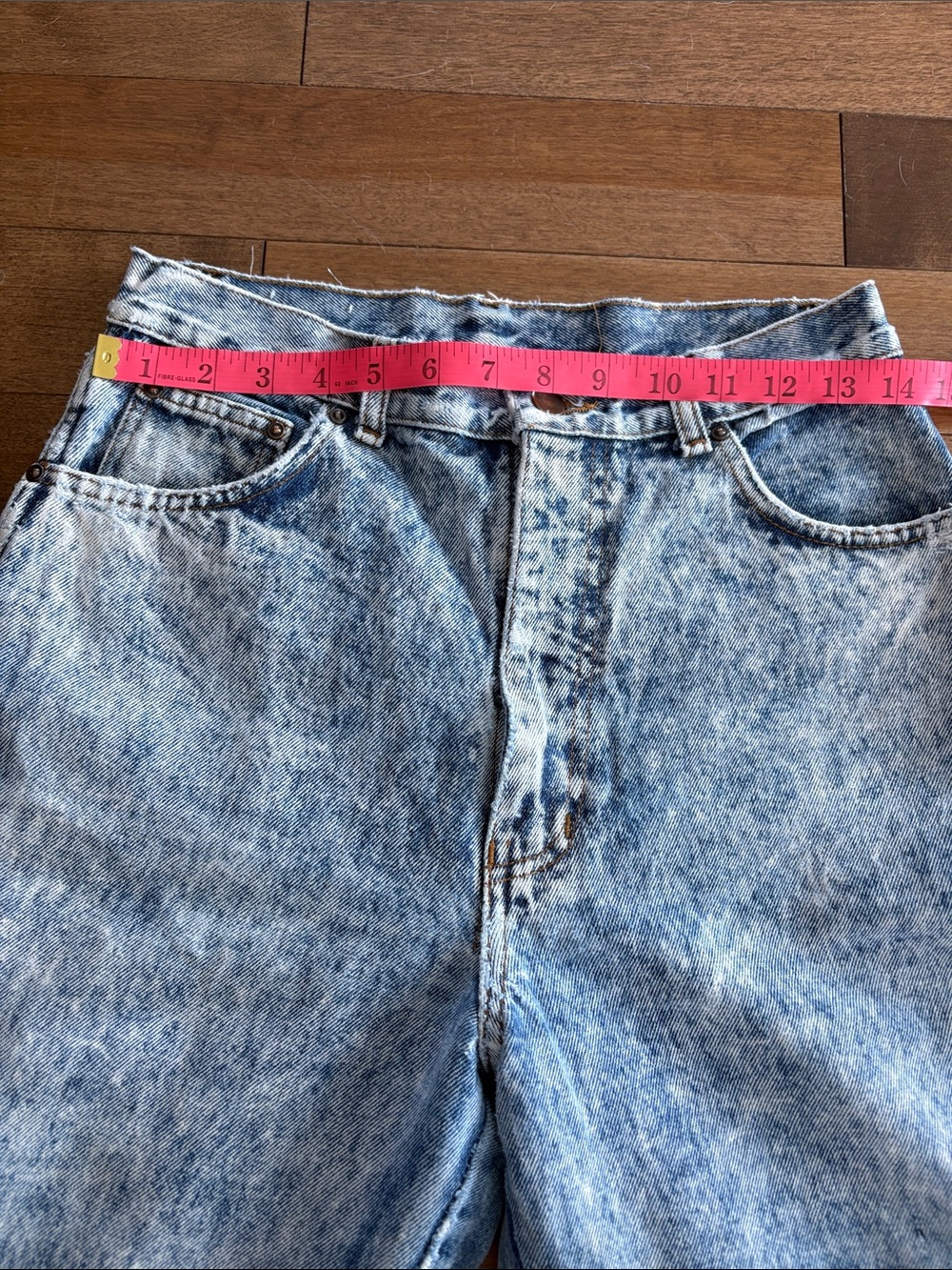 Vintage Relaxed Fit Women's Acid Wash Jeans - Light Blue - Picture 6 of 12